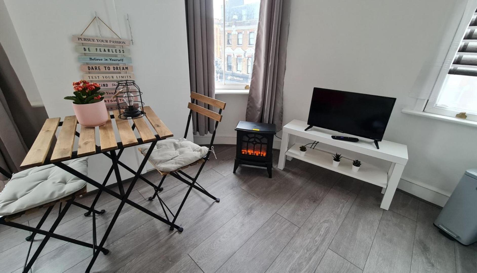 Cosy Studio With Kitchenette And Private Bathroom - 15Mins To Central London! Dış mekan fotoğraf
