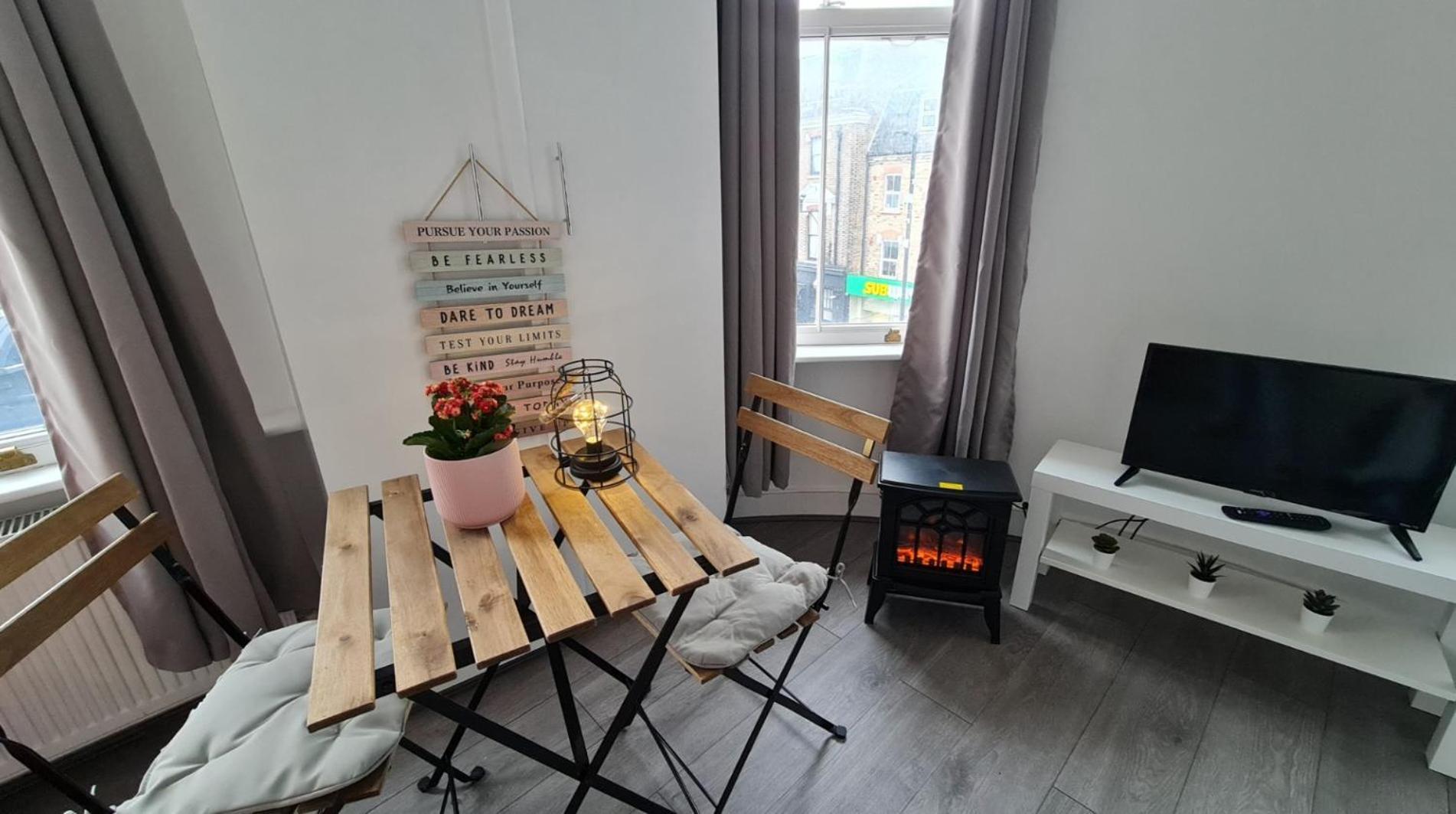 Cosy Studio With Kitchenette And Private Bathroom - 15Mins To Central London! Dış mekan fotoğraf